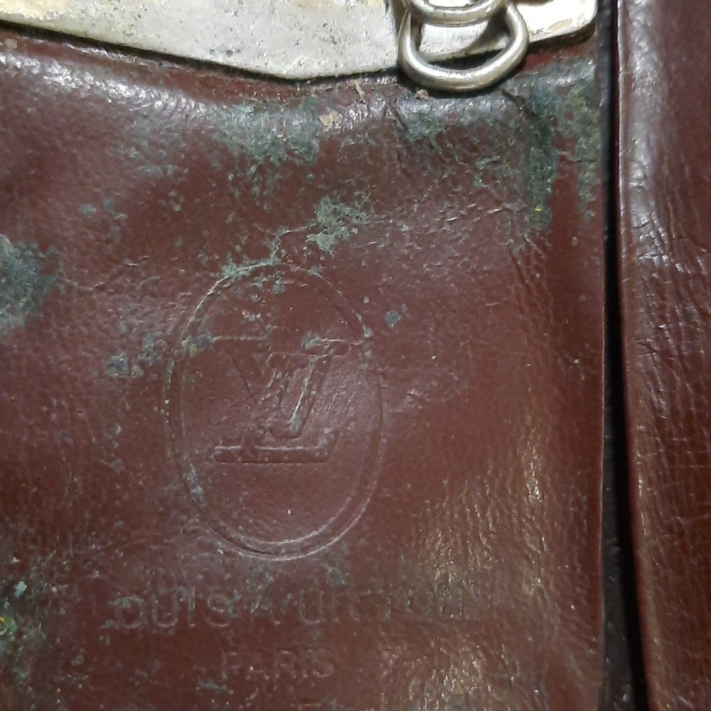 Louie Vuitton Key Holder - Picture 7 of 11